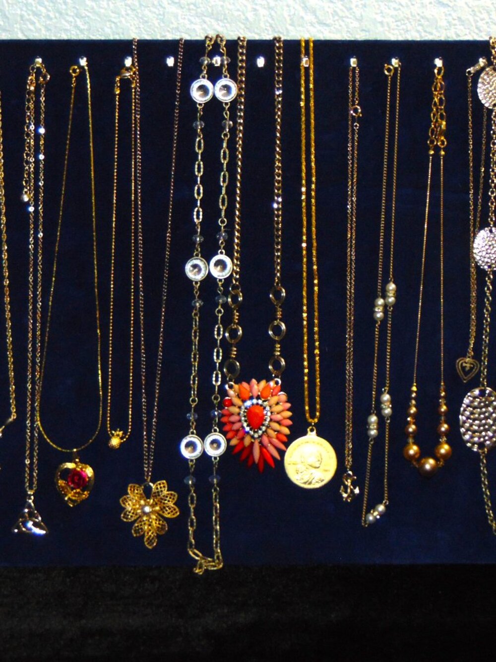 Vintage & Modern Assorted Gold Tone Necklace lot- very nice!